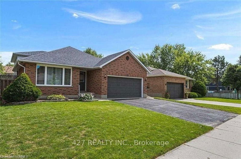 home for lease on 90 PENELOPE Drive W