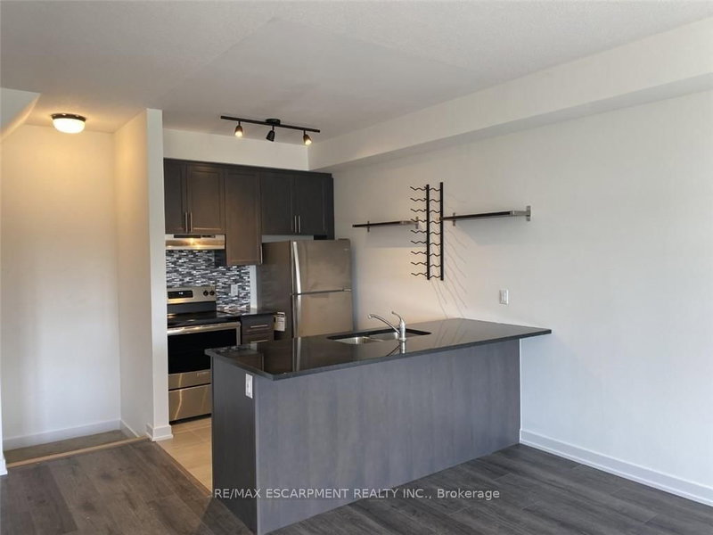 44 - 590 North Service Rd, Hamilton, L8E 0K5 | Image 3