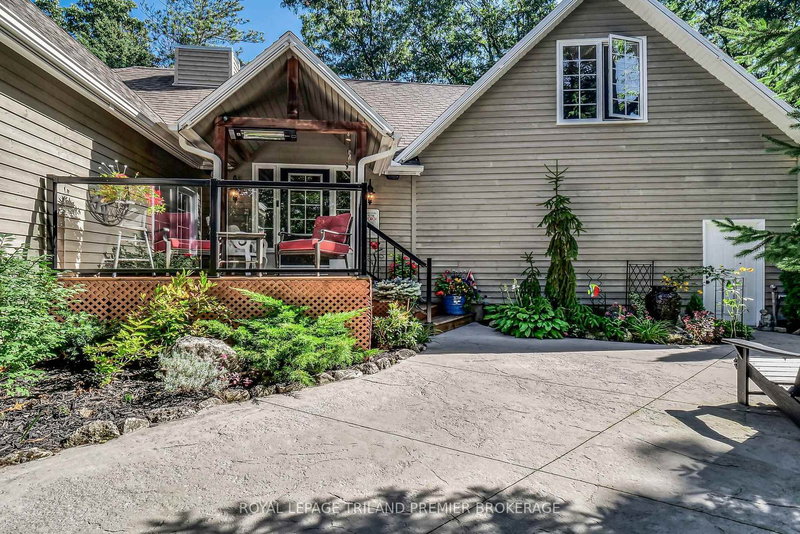 9941 Nipigon St, Lambton Shores, N0M 2L0 | Image 2