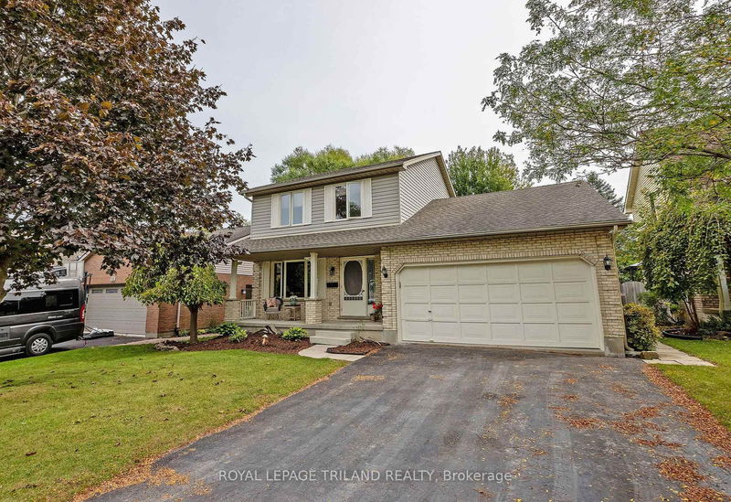 home for sale on 10 Timberlane Crescent