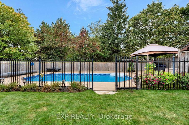 53 Rolling Acres Dr  Kitchener, N2A 3X1 | Image 34