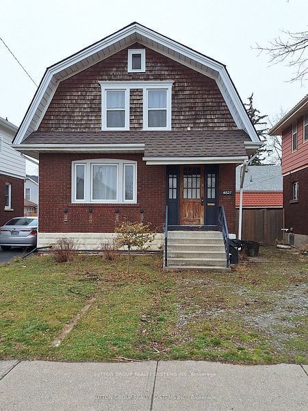 home for sale on 4627 Simcoe Street