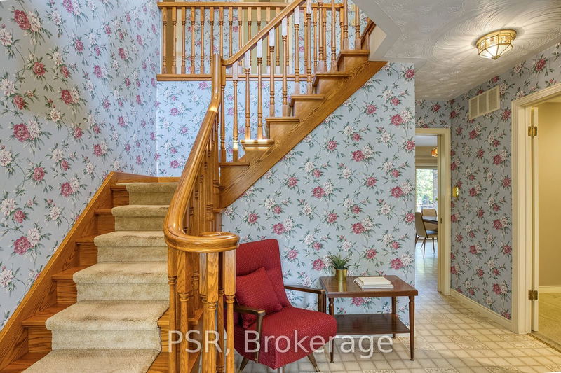 11 Bound Brook Crt  Kitchener, N2A 3L2 | Image 2