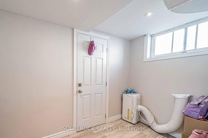 205 Ivon Ave  Hamilton, L8H 5S9 | Image 22