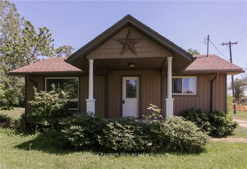 home for lease on 686078 Highway 2, RR 5 Road