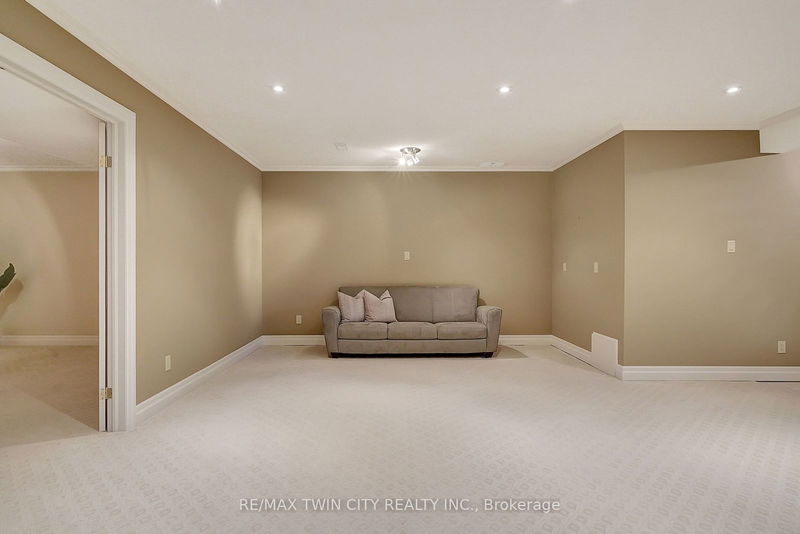 2252 Hidden Valley Cres  Kitchener, N2C 2R1 | Image 25