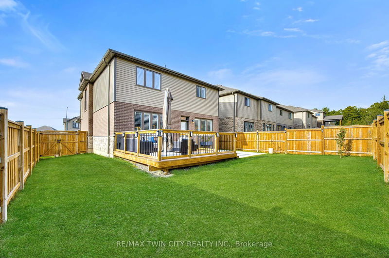 150 Mountain Holly Crt  Waterloo, N2V 0E1 | Image 36