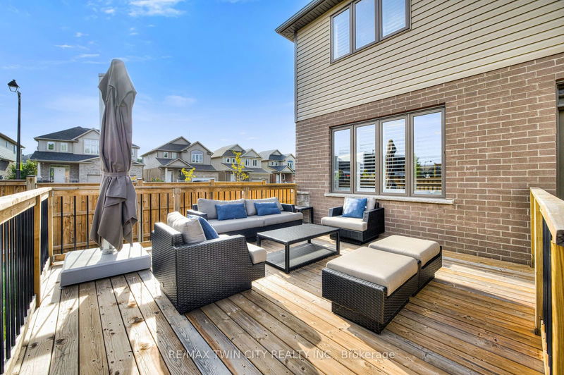 150 Mountain Holly Crt  Waterloo, N2V 0E1 | Image 37