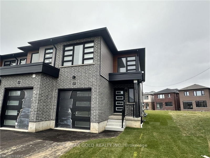 home for lease on Upper-27 Wilkinson Avenue
