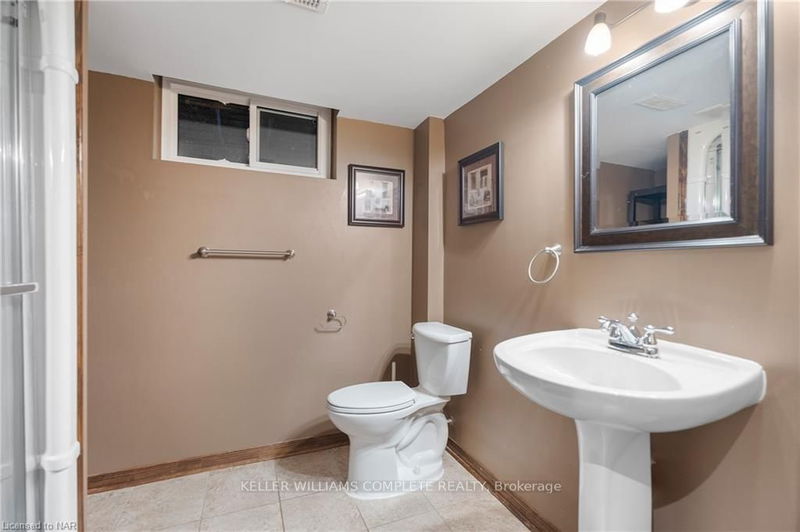 112 Larchwood Circ  Welland, L3C 6T3 | Image 22