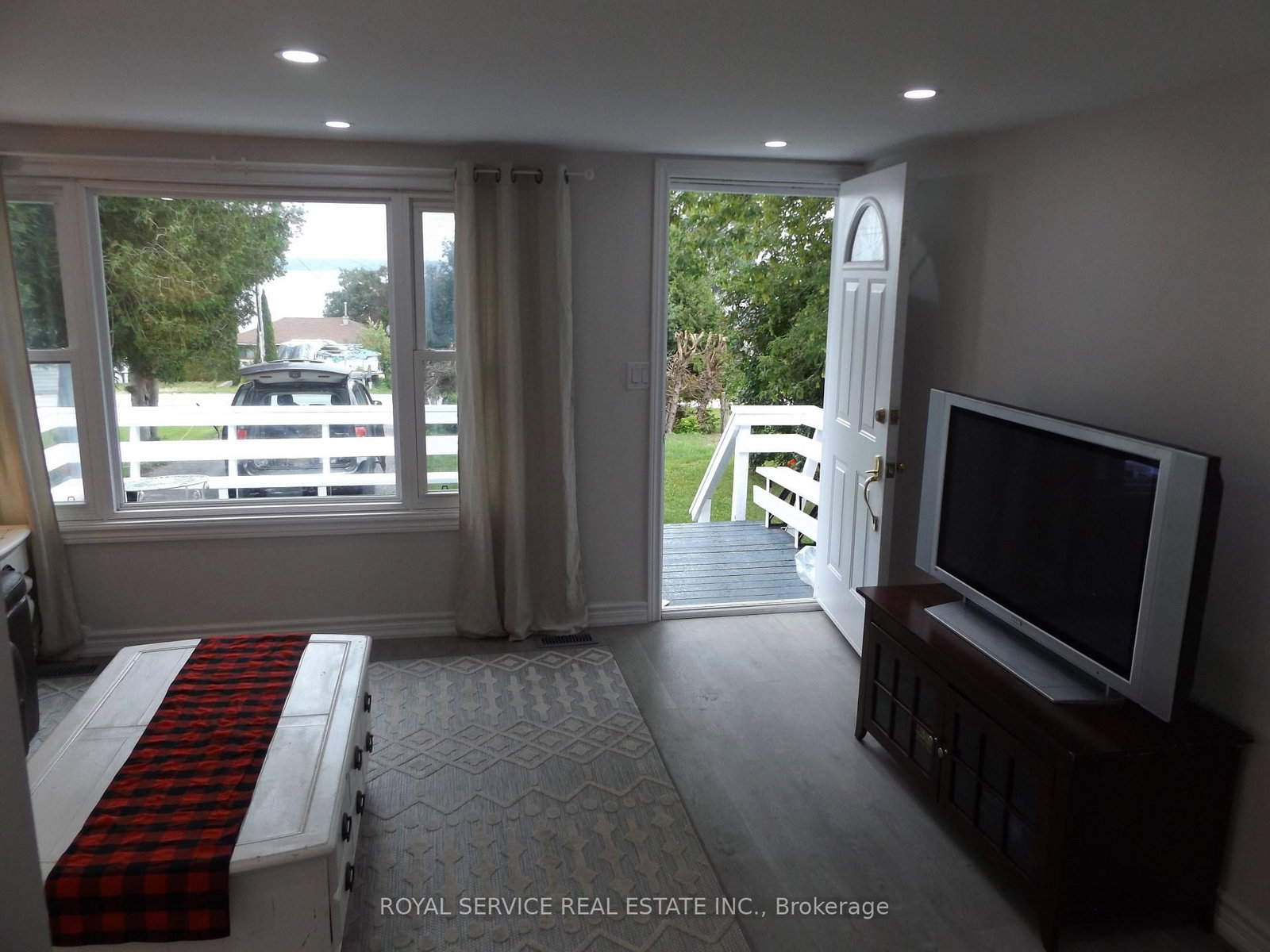 Listing Image 5