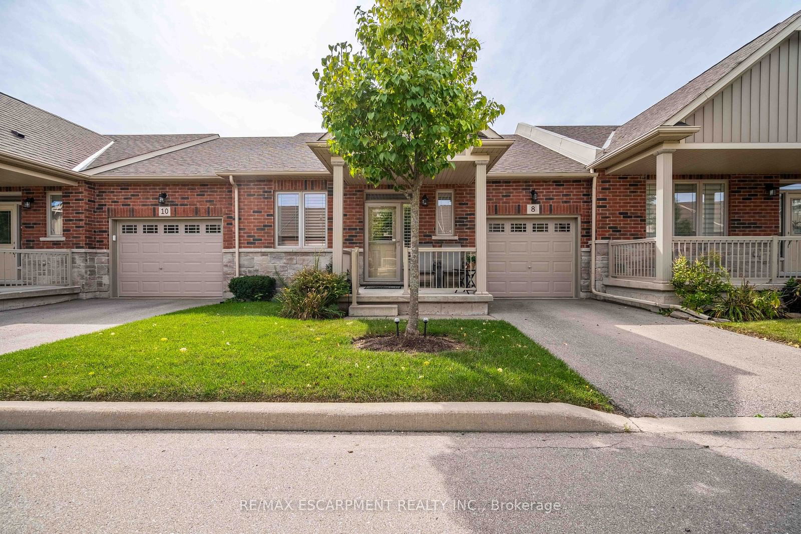 Townhouse sold at 8 Hillgartner Lane, Hamilton, Binbrook, L0R 1C0 - MLS: X9375723