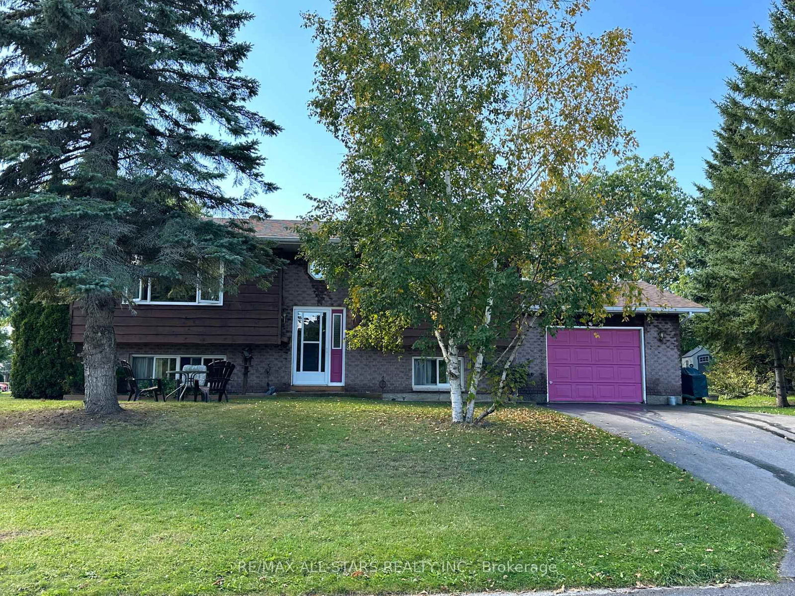 Property at 45 Cedartree
