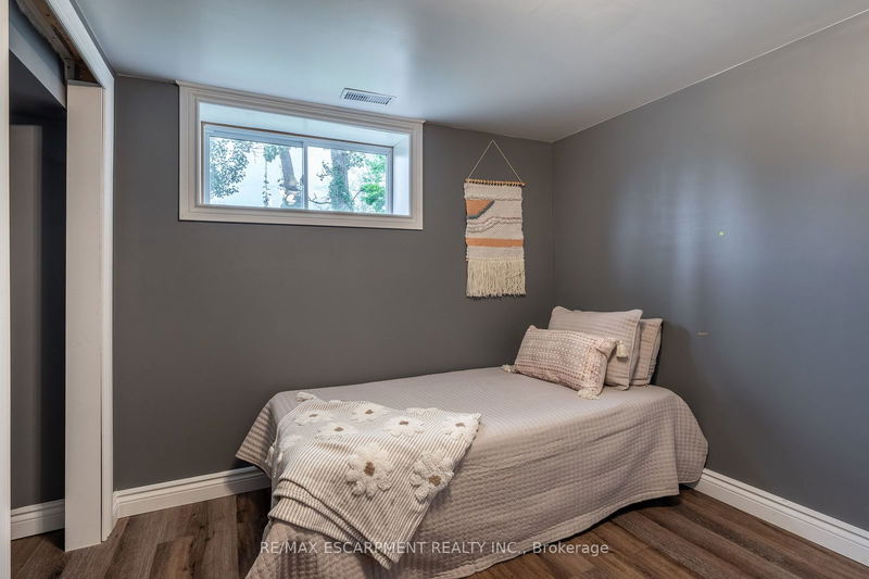 8 Laela Cres  Mulmur, L9V 2V7 | Image 5