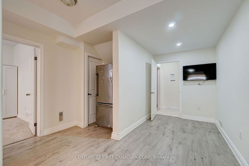 2808 Heardcreek Tr  London, N6G 0W1 | Image 32