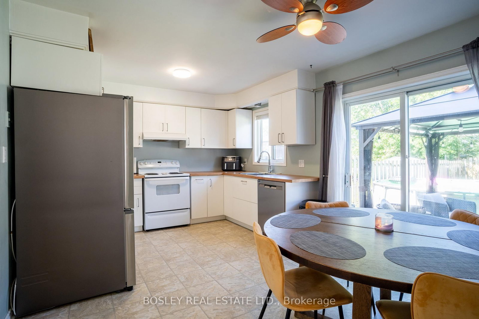 Listing Image 9