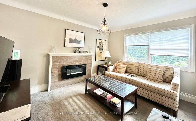 home for lease on Main-19 Larchwood Drive