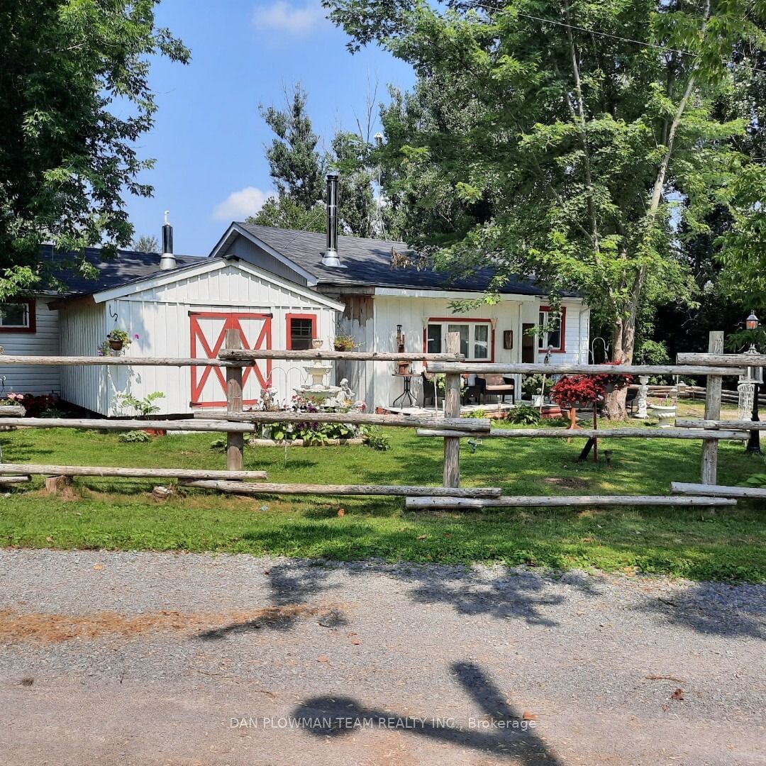 Building in 2 Driftwood Crescent