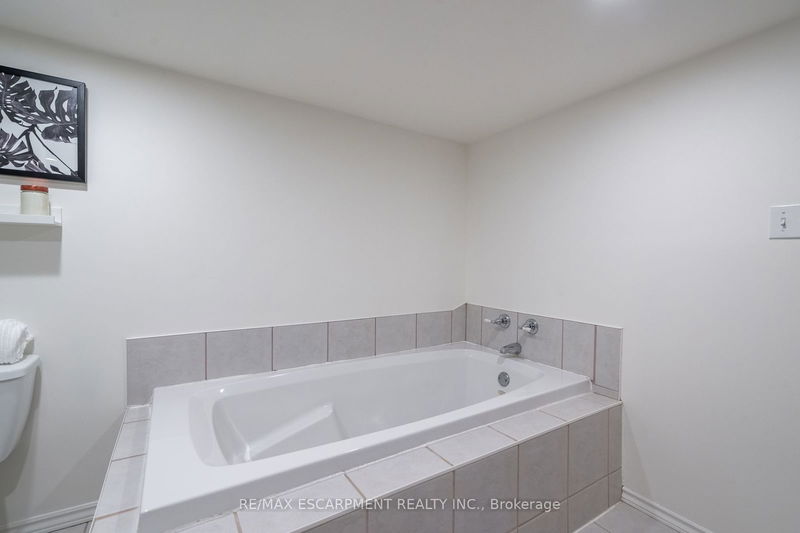 305 Wexford Ave S Hamilton, L8K 2P4 | Image 28