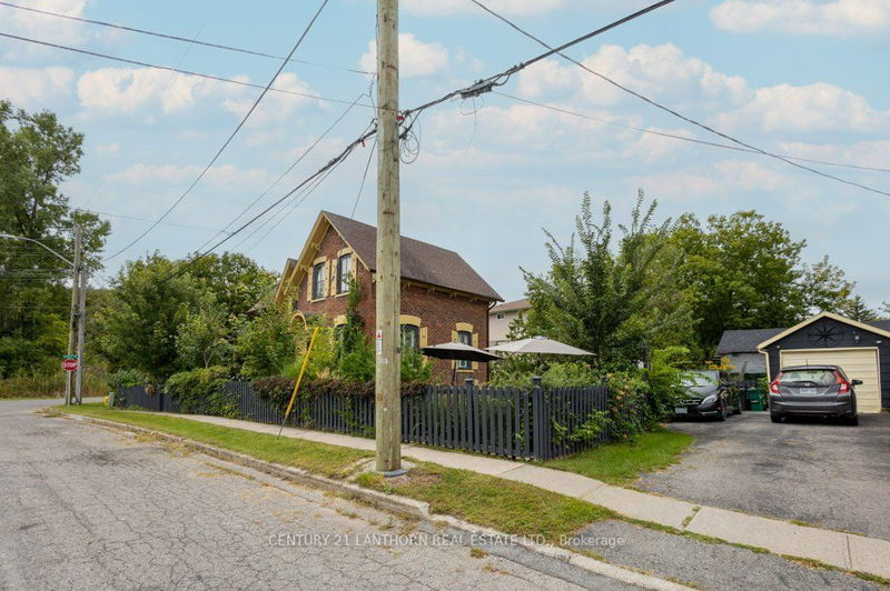 32 Hollen St  Quinte West, K8V 4G7 | Image 4