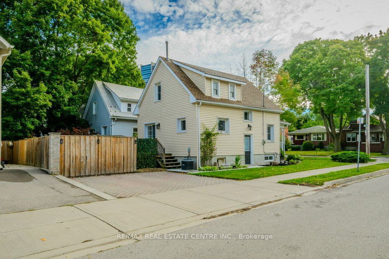 58 John St W Waterloo, N2L 1B4 | Image 3