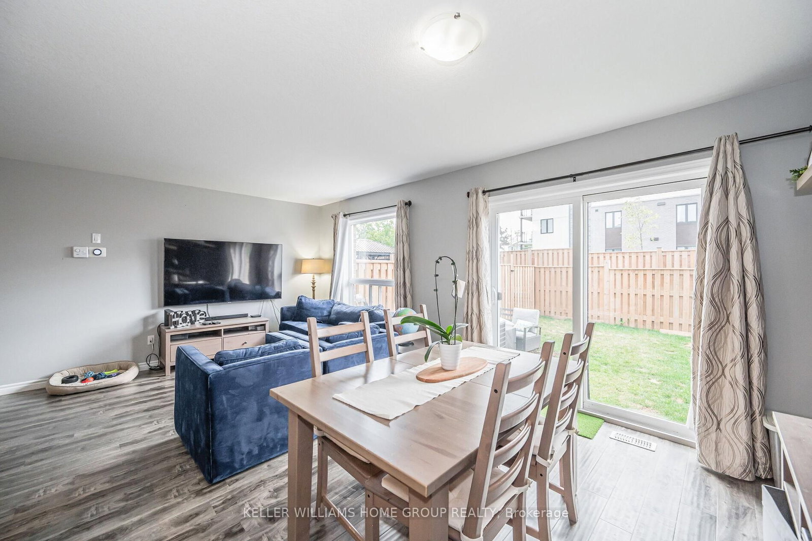 Listing Image 12