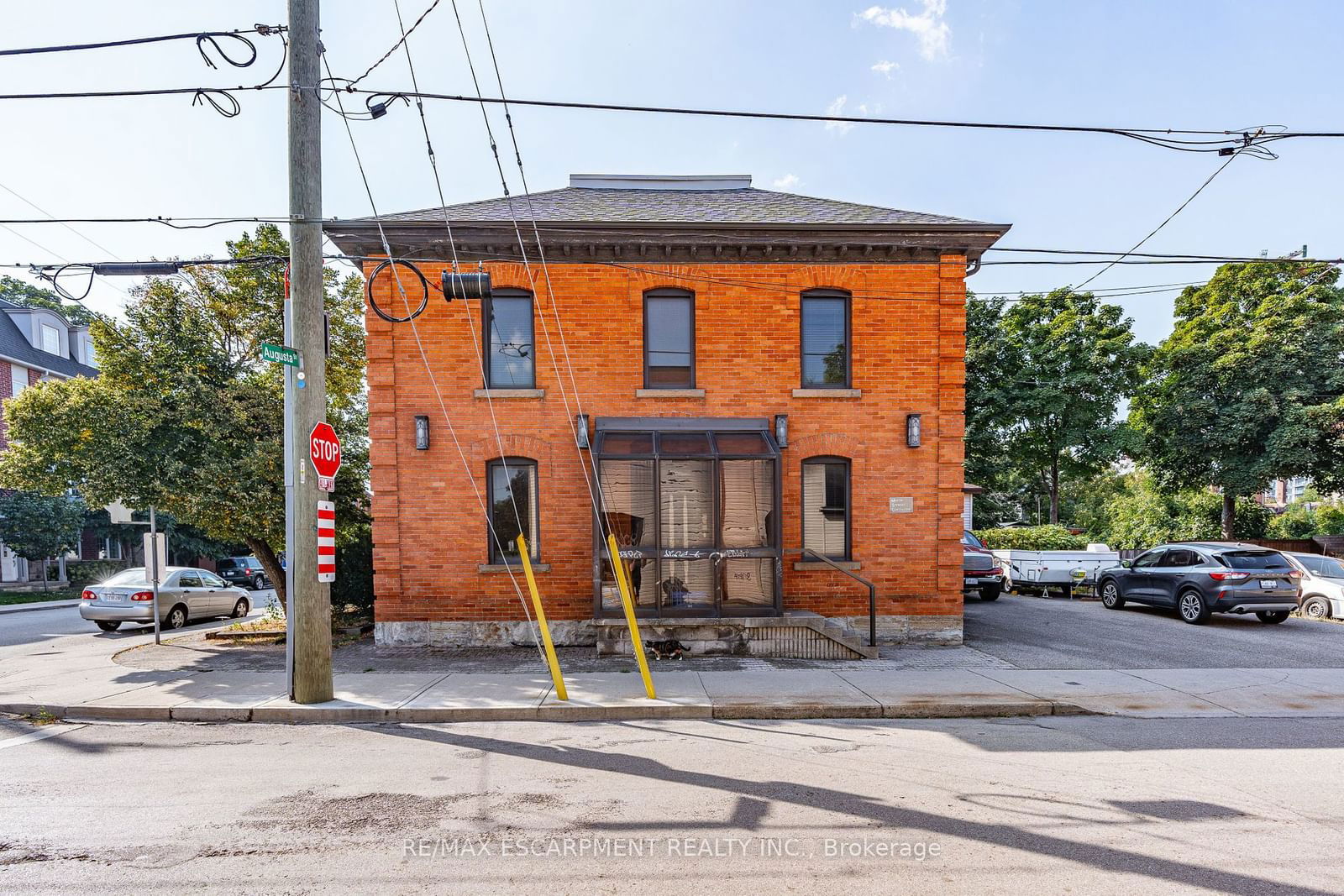 Building in 126 Catharine Street