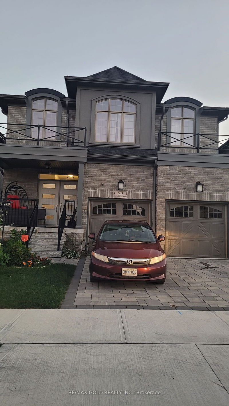 home for lease on 32 Hollybrook (UPPER) Trail