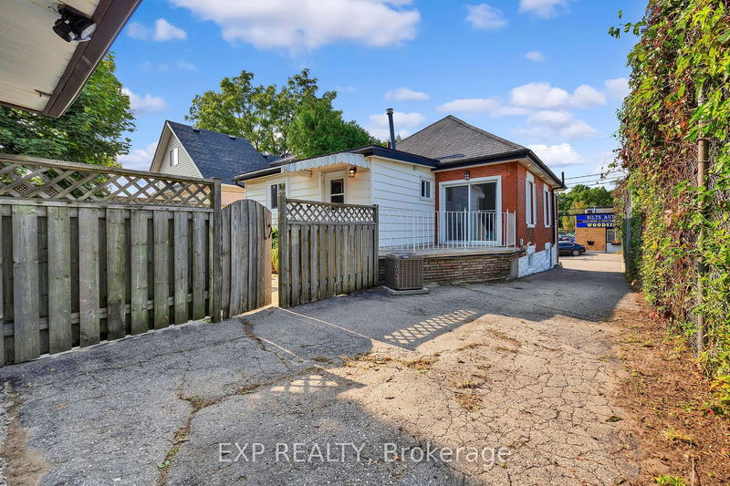 124 Whitney Pl  Kitchener, N2G 2X7 | Image 22