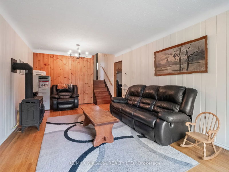 962 Parkdale Ave  Fort Erie, L2A 5B6 | Image 12