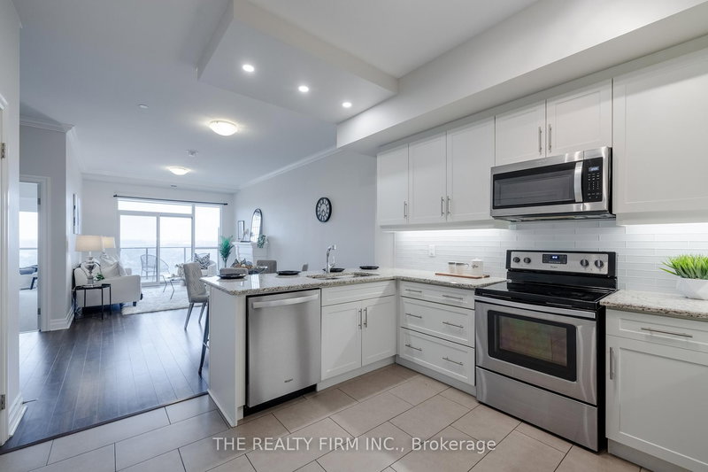 1109 - 260 Villagewalk Blvd, London North, N6G 0P6 | Image 3