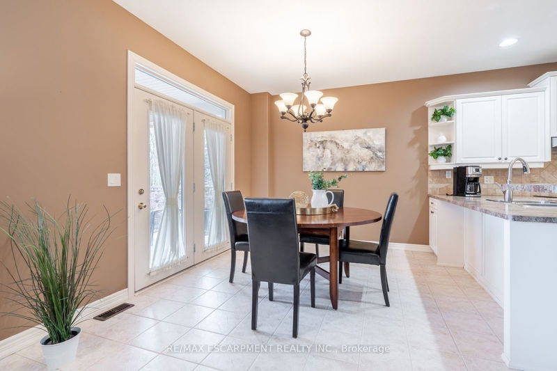 5 Maryheather Cres  Hamilton, L8B 0Z6 | Image 12