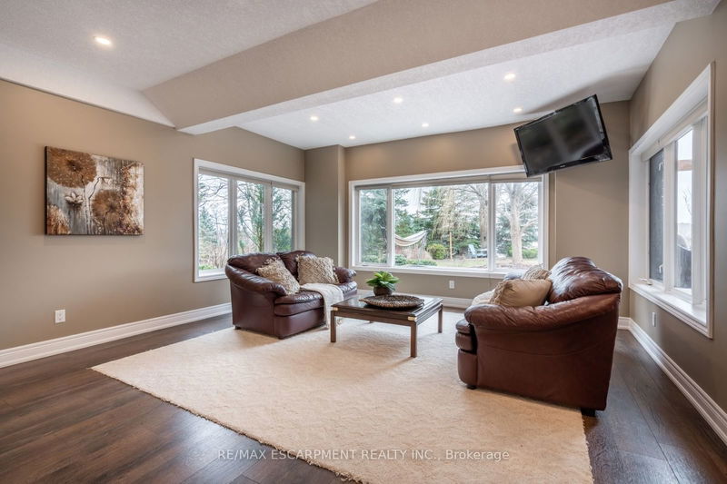 5 Maryheather Cres  Hamilton, L8B 0Z6 | Image 32