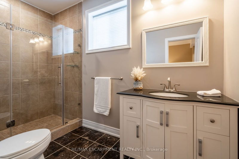 5 Maryheather Cres  Hamilton, L8B 0Z6 | Image 34