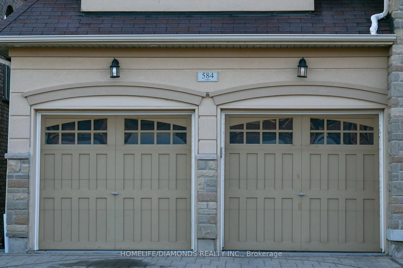 584 PINERY Tr, Waterloo, N2V 2Y3 | Image 3