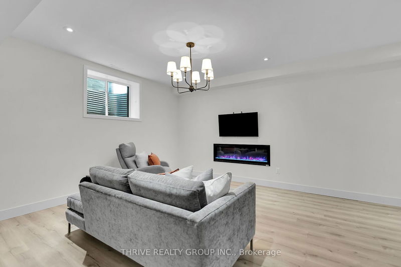 1533 Drew St  London, N5V 0C2 | Image 27