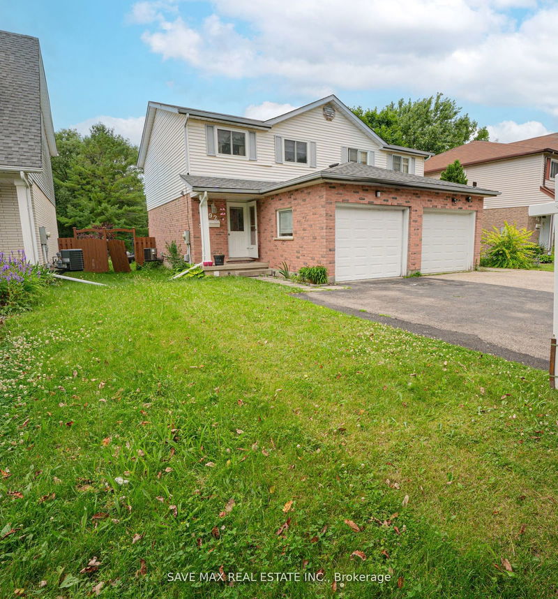 92 Highland Cres  Kitchener, N2M 5C1 | Image 2