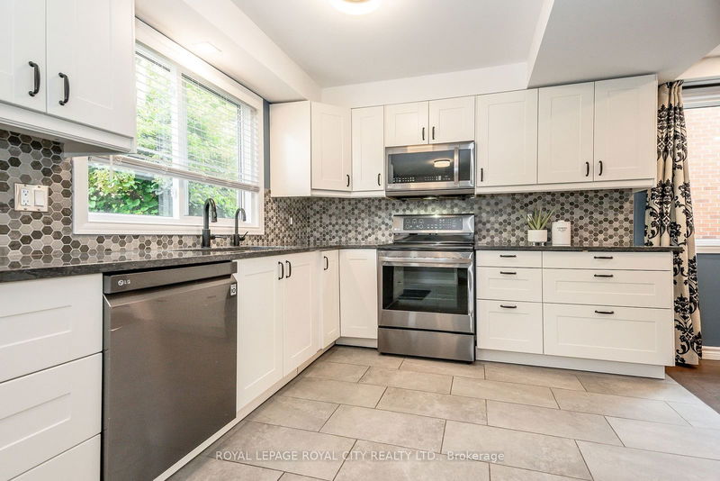 236 Ironwood Rd  Guelph, N1G 3G1 | Image 11