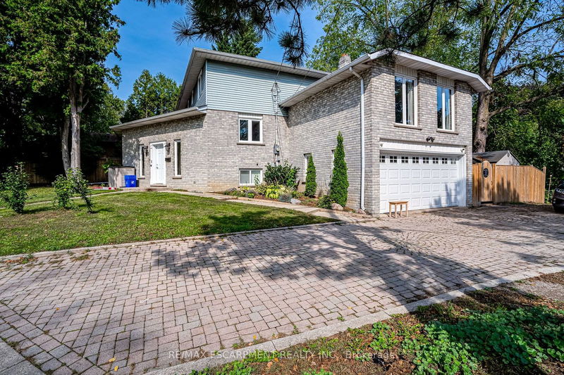 82 Osler Dr  Hamilton, L9H 4B5 | Image 1