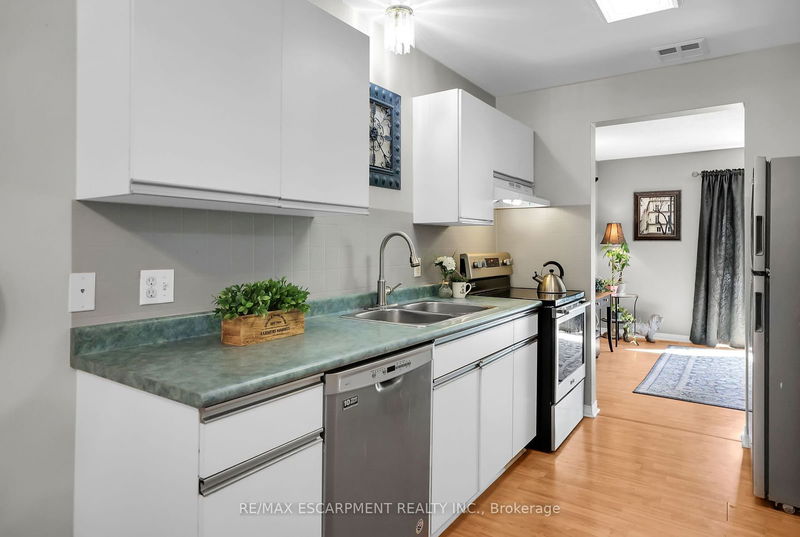  8 - 20 Niagara St  Grimsby, L3M 5K6 | Image 4