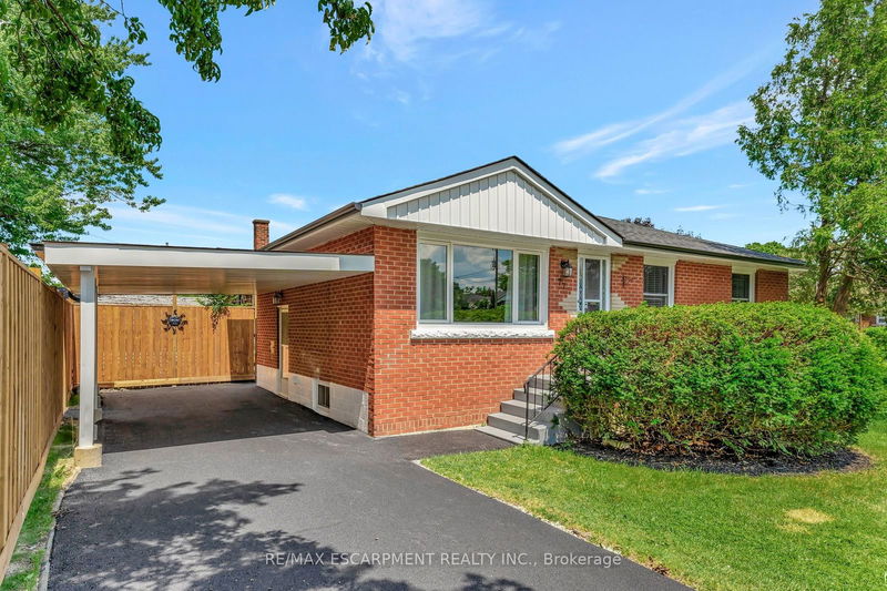 77 Inchlee Dr  Hamilton, L9A 1V8 | Image 1