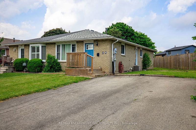 25 Lampman Cres  Thorold, L2V 4K6 | Image 1