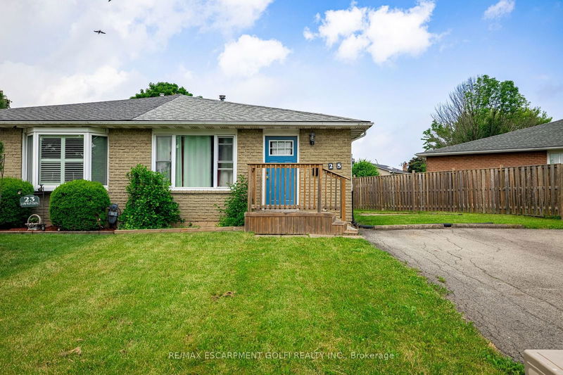 25 Lampman Cres  Thorold, L2V 4K6 | Image 2