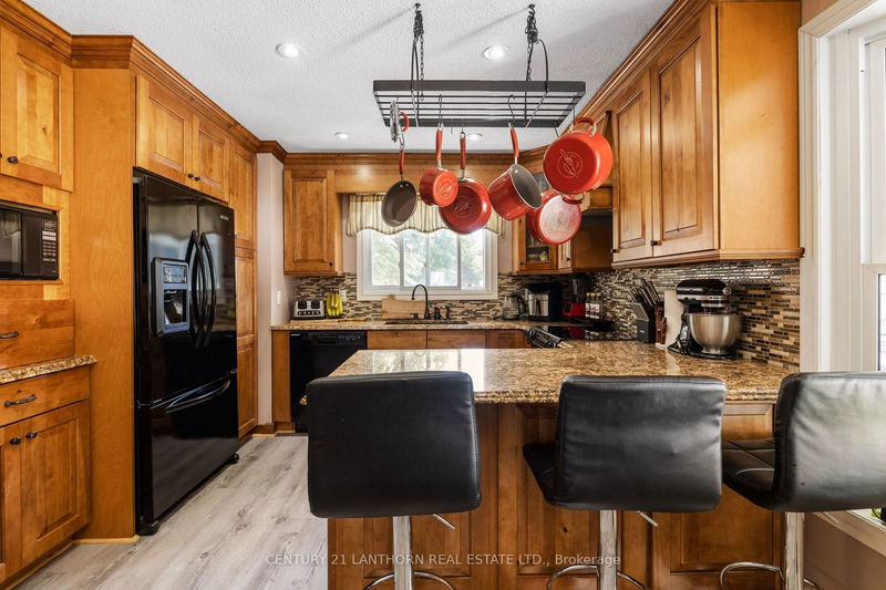 4 Stephen Cres  Quinte West, K8V 6B8 | Image 12