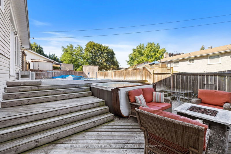 4 Stephen Cres  Quinte West, K8V 6B8 | Image 4