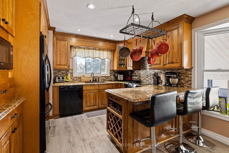 4 Stephen Cres  Quinte West, K8V 6B8 | Image 9