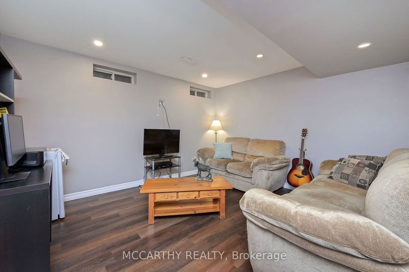 225 Berry St  Shelburne, L9V 3E1 | Image 22