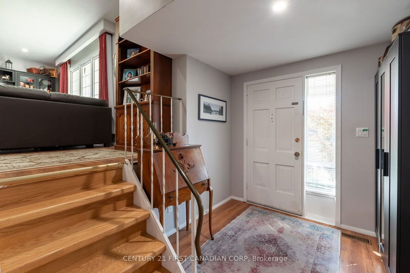 53 Dunwich Dr  St. Thomas, N5R 4T7 | Image 2