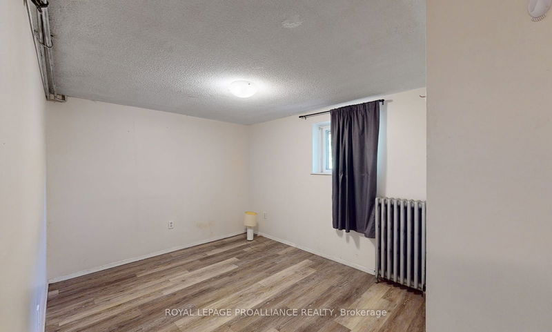 271-273 Rideau St  Kingston, K7K 3A7 | Image 16