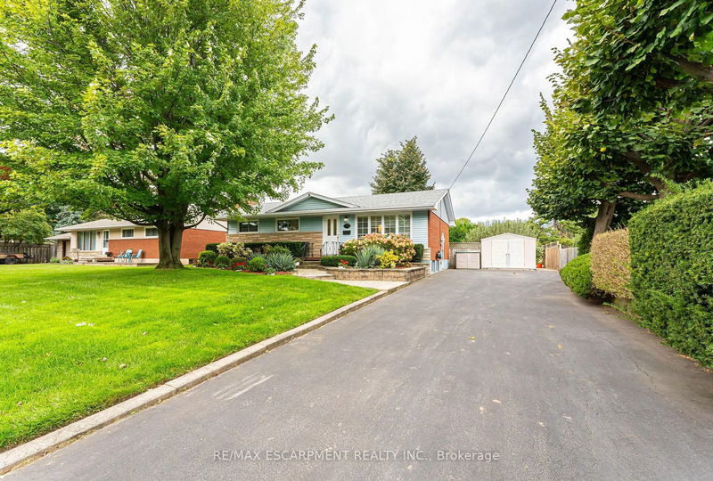 39 Oriole Cres  Grimsby, L3M 3X7 | Image 1